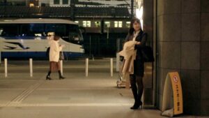 【24歳・現役保険OL】「私を汚して…」仕事帰りの美人社員がアナルもイラマも受け入れる変態快楽願望を全開！