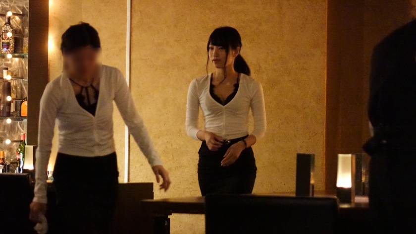 【池袋No.1の看板娘】20歳の清楚系バー店員をアポなし直撃⇒その場でAV交渉したら…