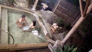 【温泉寝取り】僕の可愛い彼女が目の前で…知らない男に激しく突かれる絶頂さや