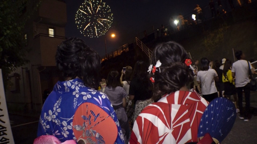 清楚な賃貸営業くるみ（22歳）を浴衣ナンパ！我慢できず花火の音にかき消されながらの大量潮吹き！