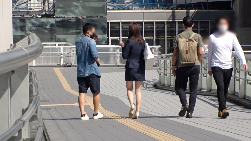 【初撮】「押しに弱い」保険の営業(20歳)が豹変。会社の先輩に流され出張先で中イキ潮吹きの絶倫Gカップ！