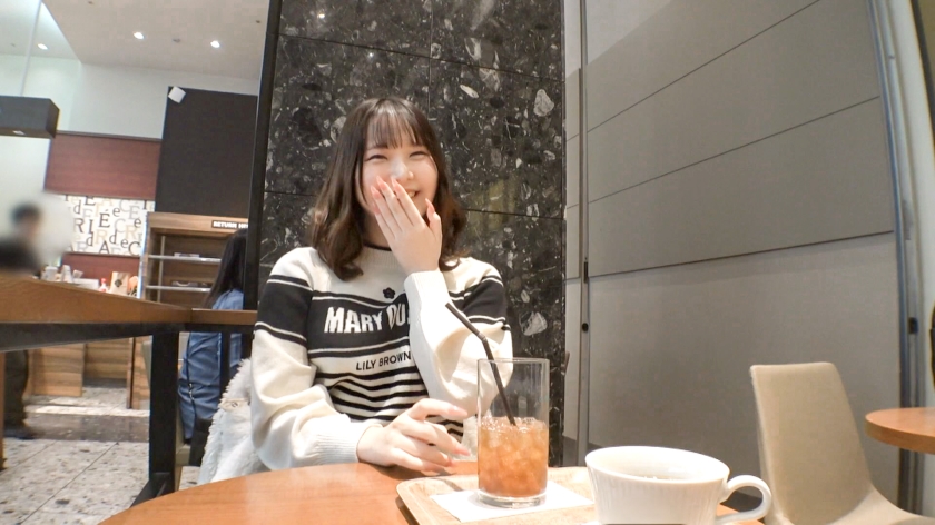 【初脱ぎ】22歳コンビニ店員あおさん。色白Eカップの清楚な制服の下は、超過激な勝負下着でした。