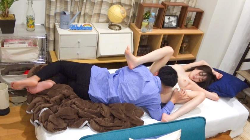 色白25歳もも、宅飲みからの誘惑セックス。腕を回して離さない「だいしゅきホールド」で中出し確定