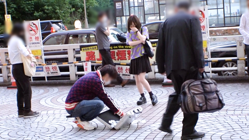 「拾って…」新宿駅でゴムを撒き散らしてナンパ！20歳アパレル店員の狭すぎる名器を堪能。
