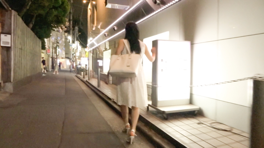 無防備なノーガード無毛に突き刺す！人妻嬢まほが精子を催促する中出し絶頂騎乗位