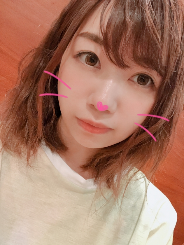 【19歳・現役短大生】超絶美人のみお。セクシーランジェリーで見せるエロすぎる腹出し＆顔射フィニッシュ！
